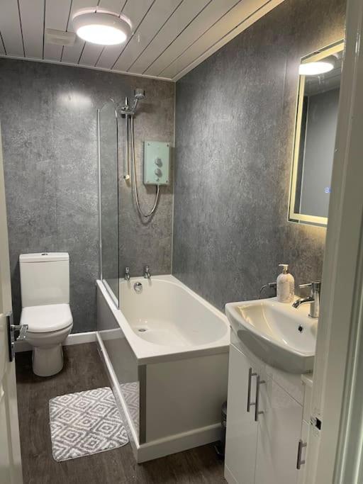 River View Apartment Glasgow Esterno foto